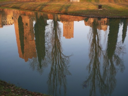 Noale - Quando tramonta il sole sulla rocca. Noale - Quando tramonta il sole sulla rocca.