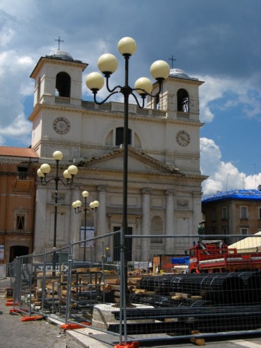 L'Aquila - Ferito ma ancora in piedi L'Aquila - Ferito ma ancora in piedi
