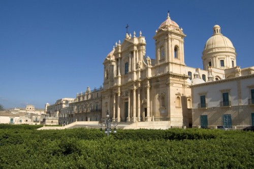 Noto - Bisognava che crollasse la cupola per diventare"NOTO"