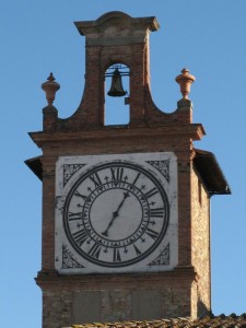 Orologio grande, vela piccola