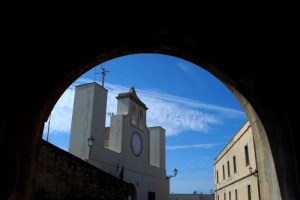 Una vela in una mezzaluna