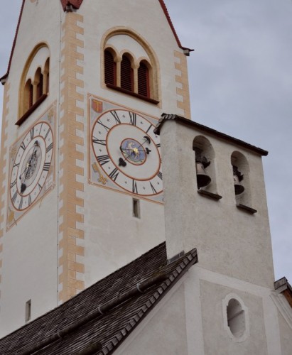 Valdaora - il campanile a vela della Parrocchia di Valdaora di sotto Valdaora - il campanile a vela della Parrocchia di Valdaora di sotto