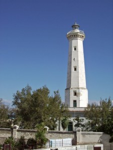 vedo il faro di Torre Canne dal paesino