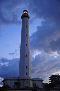 il faro di Bari nell’ora “blu”