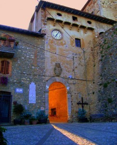 La luce del sole dalla Porta del Castello