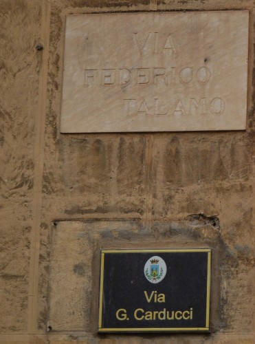 Torre Annunziata - Come si chiama la via? Non chiedetemelo. Torre Annunziata - Come si chiama la via? Non chiedetemelo.