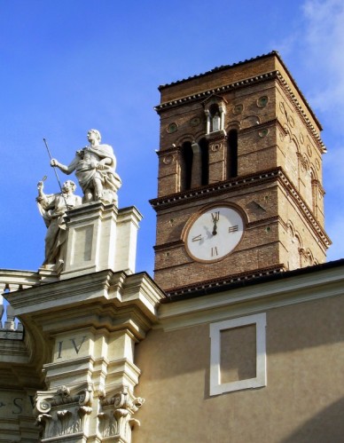 Roma - L'orologio della Chiesa di Santa Croce in Gerusalemme