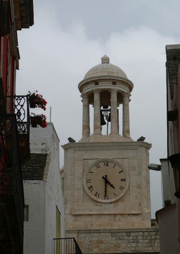 Locorotondo - Orologio del Vecchio Palazzo comunale ora Biblioteca Civica Locorotondo - Orologio del Vecchio Palazzo comunale ora Biblioteca Civica