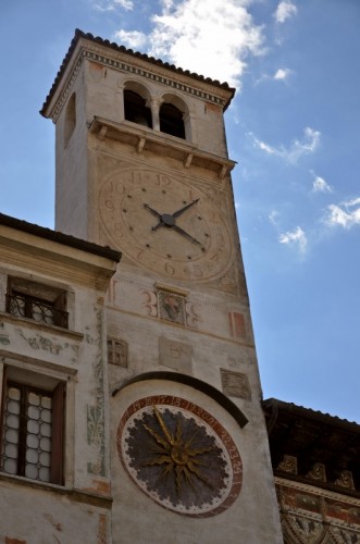 Vittorio Veneto - l'orologio sulla torre campanaria a Serravalle