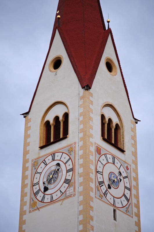 ''l’orologio a doppio sul campanile della chiesa di Valdaora'' - Valdaora