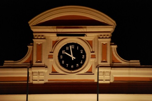 Bari - l'orologio della stazione di Bari Bari - l'orologio della stazione di Bari