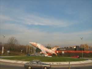 rotonda  “evitiamo gli imballaggi”la rotanda in viale europa di tradate (va)