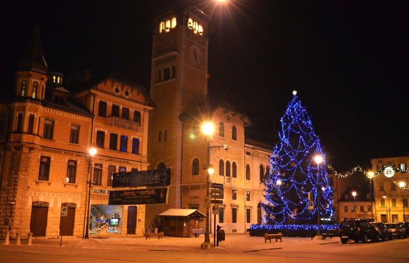 ''Piazza Risorgimento e l’albero Natalizio'' - Asiago