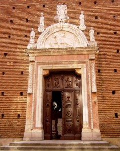 Portale chiesa Madonna del Carmine Forlì