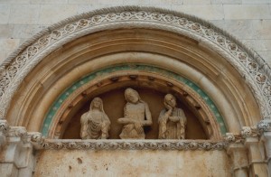 la cattedrale, il portale laterale -particolare-
