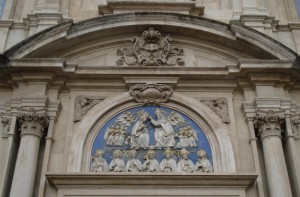 Una folla di Santi e di  Angeli .