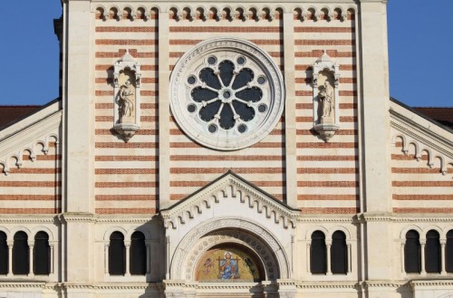 Lonigo - Osservando il rosone Lonigo - Osservando il rosone