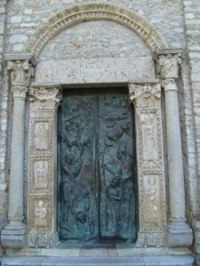 Il portale su San Gianuario