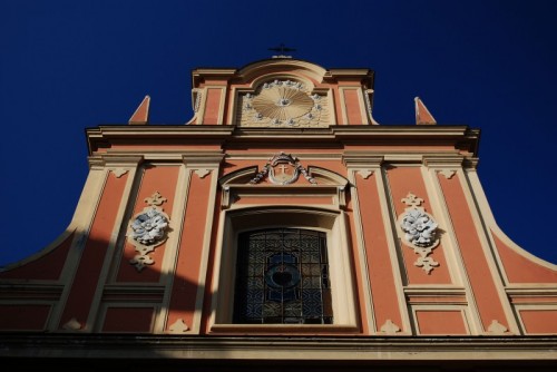Napoli - Parte superiore della facciata della Chiesa di Santa Teresa a Chiaia Napoli - Parte superiore della facciata della Chiesa di Santa Teresa a Chiaia