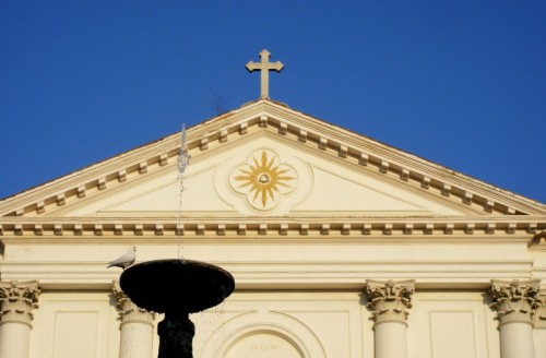 Crespano del Grappa - Tre simboli : Sole. Pace. Acqua. Crespano del Grappa - Tre simboli : Sole. Pace. Acqua.