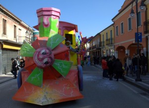 Il treno passa puntuale