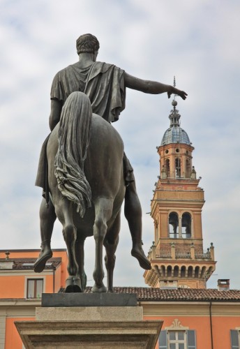 Casale Monferrato - Il Re Tentenna: Io lo proteggo....o no? Casale Monferrato - Il Re Tentenna: Io lo proteggo....o no?