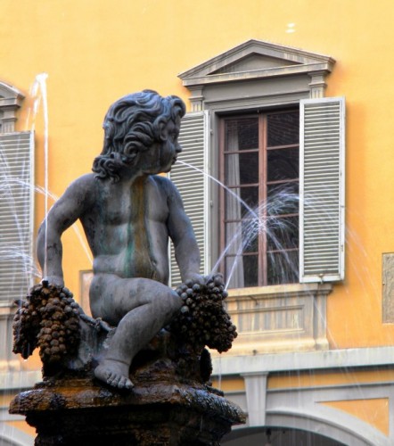 Prato - Che educazione...sui vetri non si sputa e non la si fa ! Prato - Che educazione...sui vetri non si sputa e non la si fa !