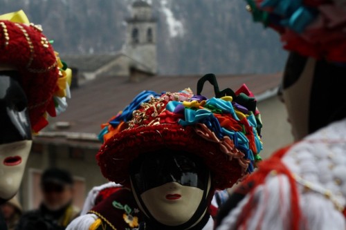 Bagolino - Campanile, maschera e cappelli.