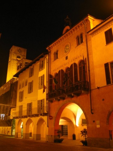Alba - Palazzo del comune ad Alba Alba - Palazzo del comune ad Alba