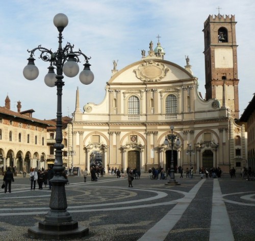 Vigevano - Illuminerò la Cattedrale. Vigevano - Illuminerò la Cattedrale.