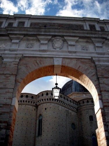 Loreto - Illumina l'entrata in un "altro mondo" Loreto - Illumina l'entrata in un "altro mondo"