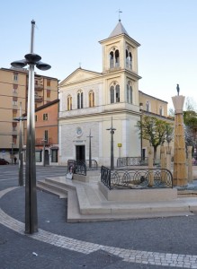 Lampioni e fontana in onore di S. Maria delle Grazie