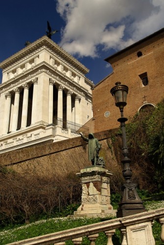 Roma - Un lampione da compagnia Roma - Un lampione da compagnia