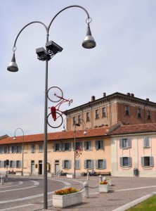 “In bicicletta sui lampioni”