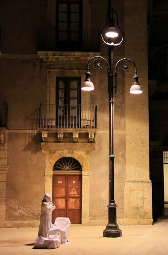 Siracusa - ...e sotto quel vestito di candida luce....ritrovai me stessa... Siracusa - ...e sotto quel vestito di candida luce....ritrovai me stessa...