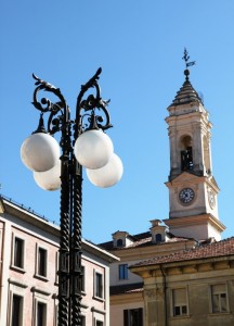 Ivrea: lampione e Torre Civica