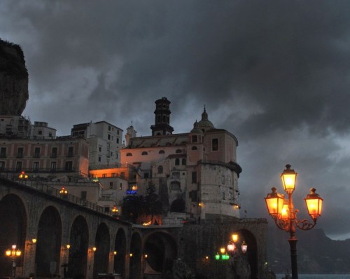 Atrani - di "disturbo" su Atrani Atrani - di "disturbo" su Atrani