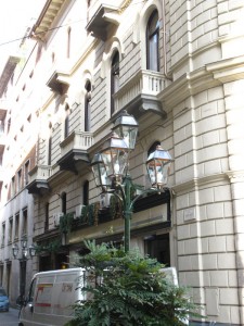 Dal cespuglio spunta un bel…lampione!!!