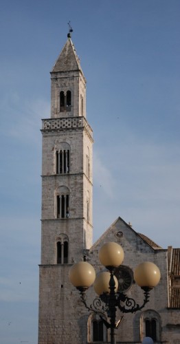 Palo del Colle - lampione davanti a Chiesa Matrice