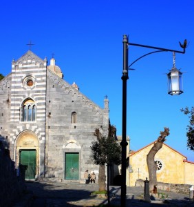 ..il lampione nella piazzetta..