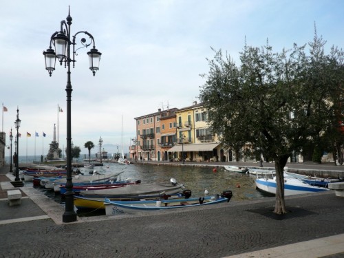 Lazise - Sul porto di Lazise Lazise - Sul porto di Lazise