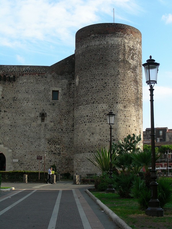 ''In fila per due…'' - Catania