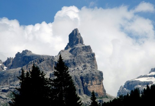 Ragoli - Il pinnacolo del Castelletto Inferiore Ragoli - Il pinnacolo del Castelletto Inferiore