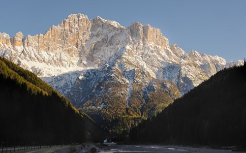Alleghe - Il monumentale monte Civetta Alleghe - Il monumentale monte Civetta