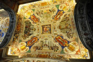 un soffitto in geometria nei Musei Vaticani