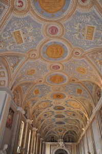 una galleria celeste come il cielo nei Musei Vaticani