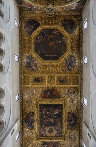 il dorato del soffitto della Basilica di San Nicola