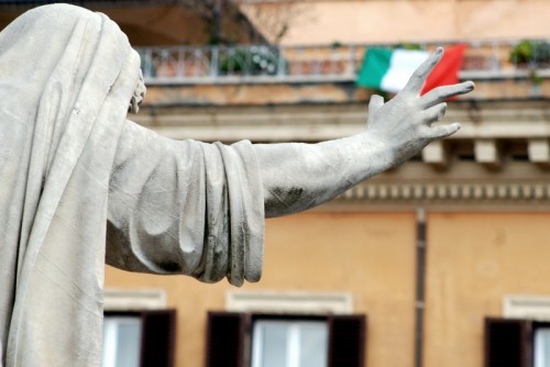 Roma - Il tricolore ghermito