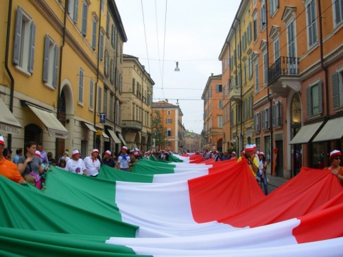 Modena - Un tricolore lungo 1797 metri