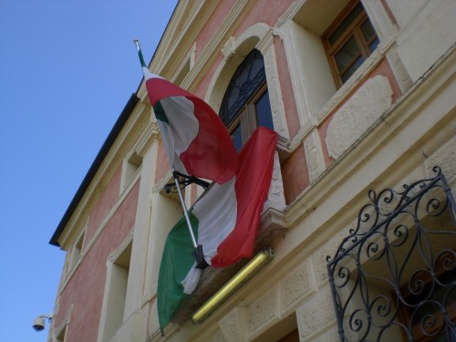 Bressanvido - Tricolori a palazzo Girardi 